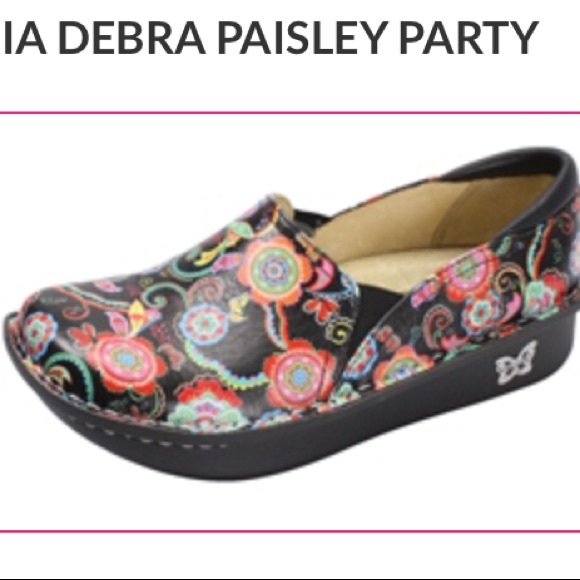 alegria nursing clogs